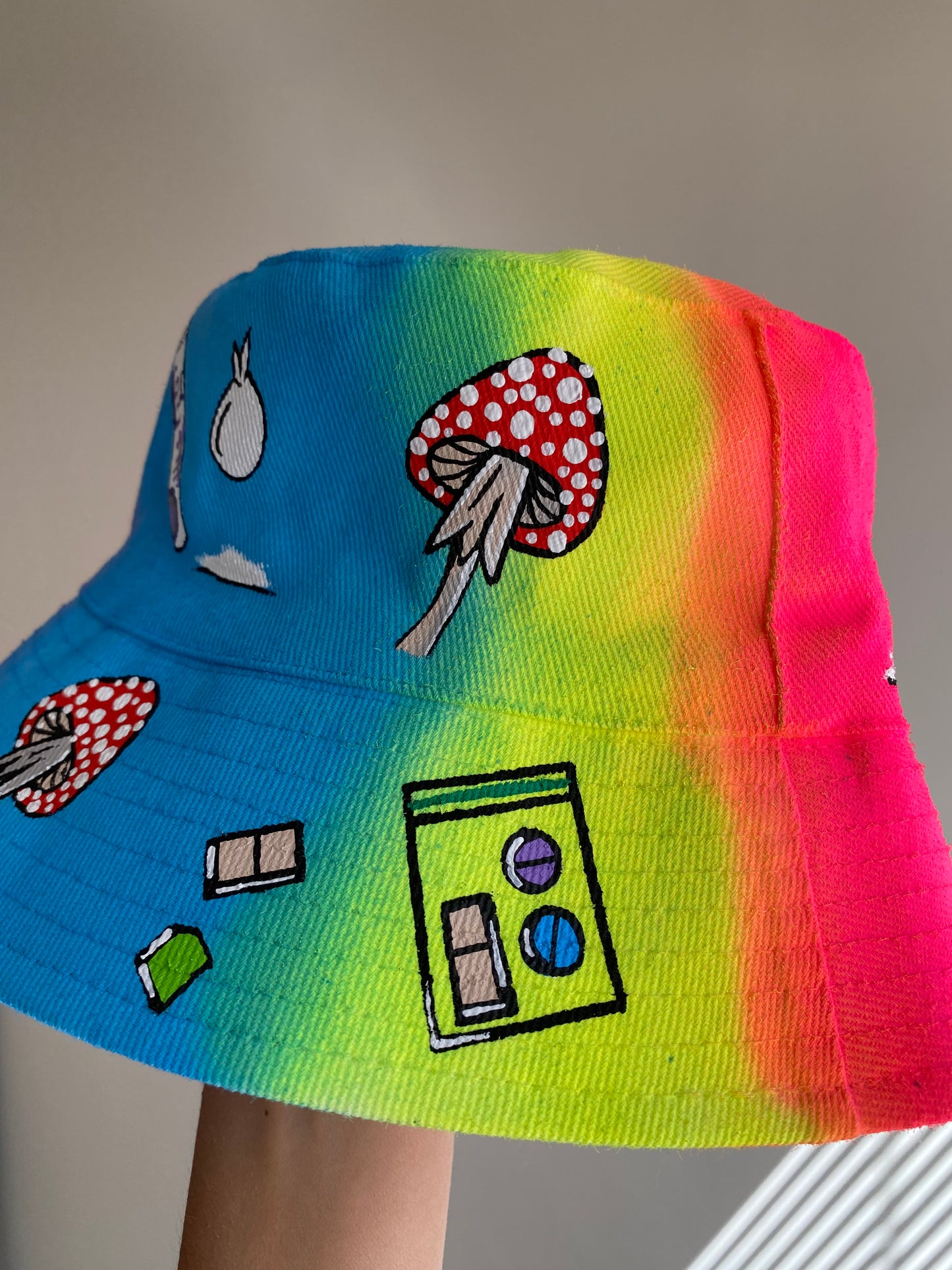 zCWH0RE’ bucket hat