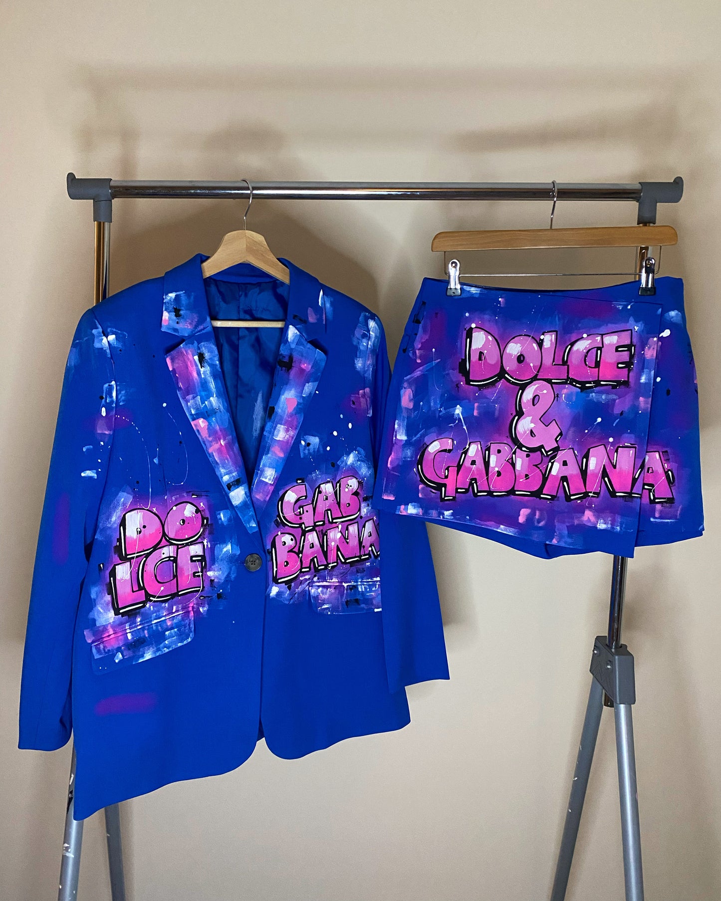 aaDOLCEG’ skirt and blazer set.
