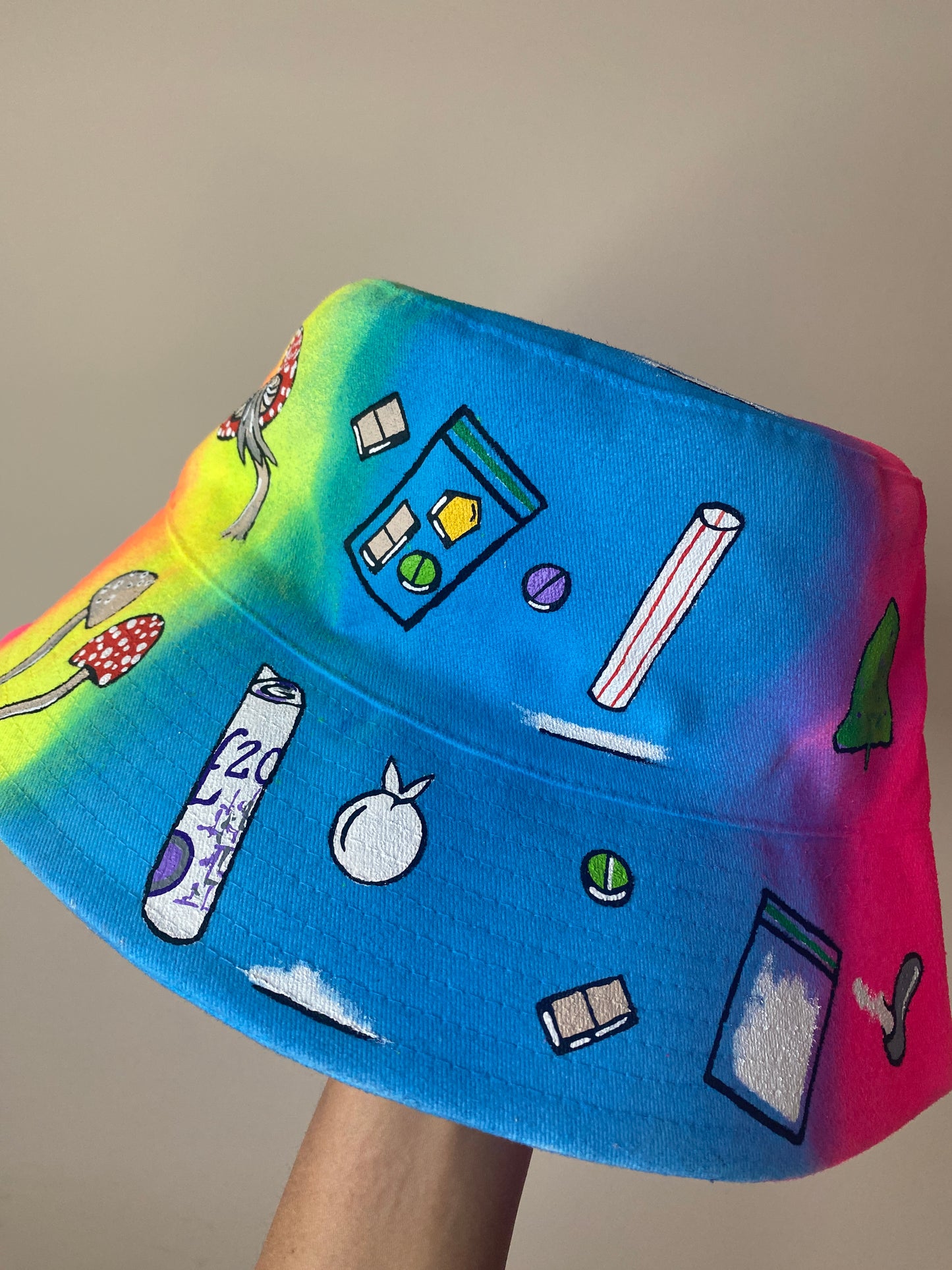 ‘zCWH0RE’ bucket hat