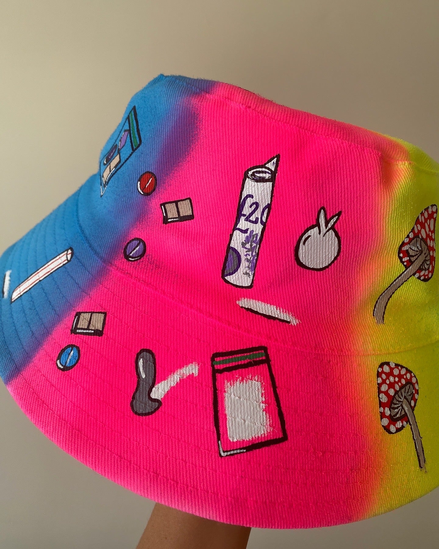zCWH0RE’ bucket hat