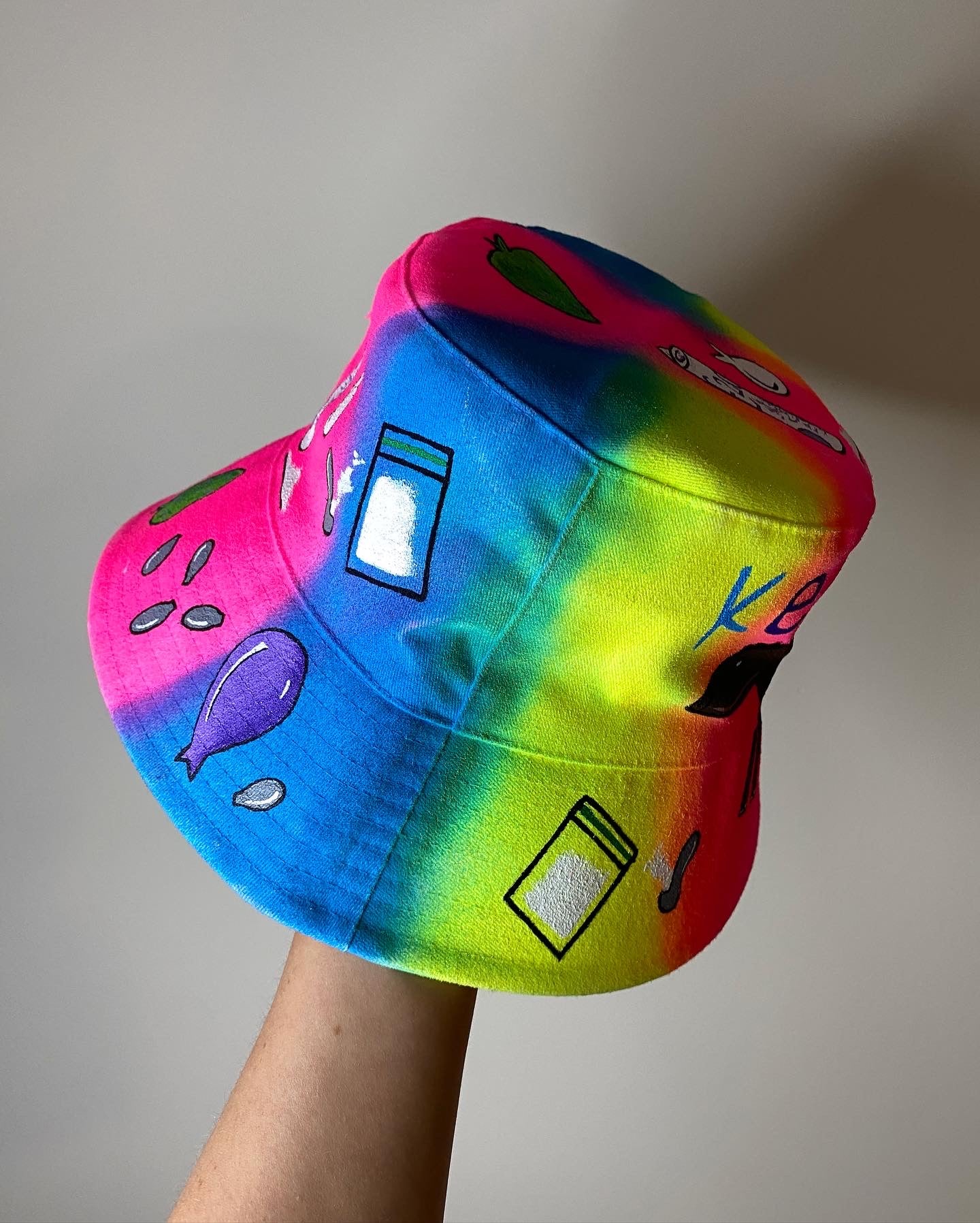 ‘zKETAM1NE’ bucket hat