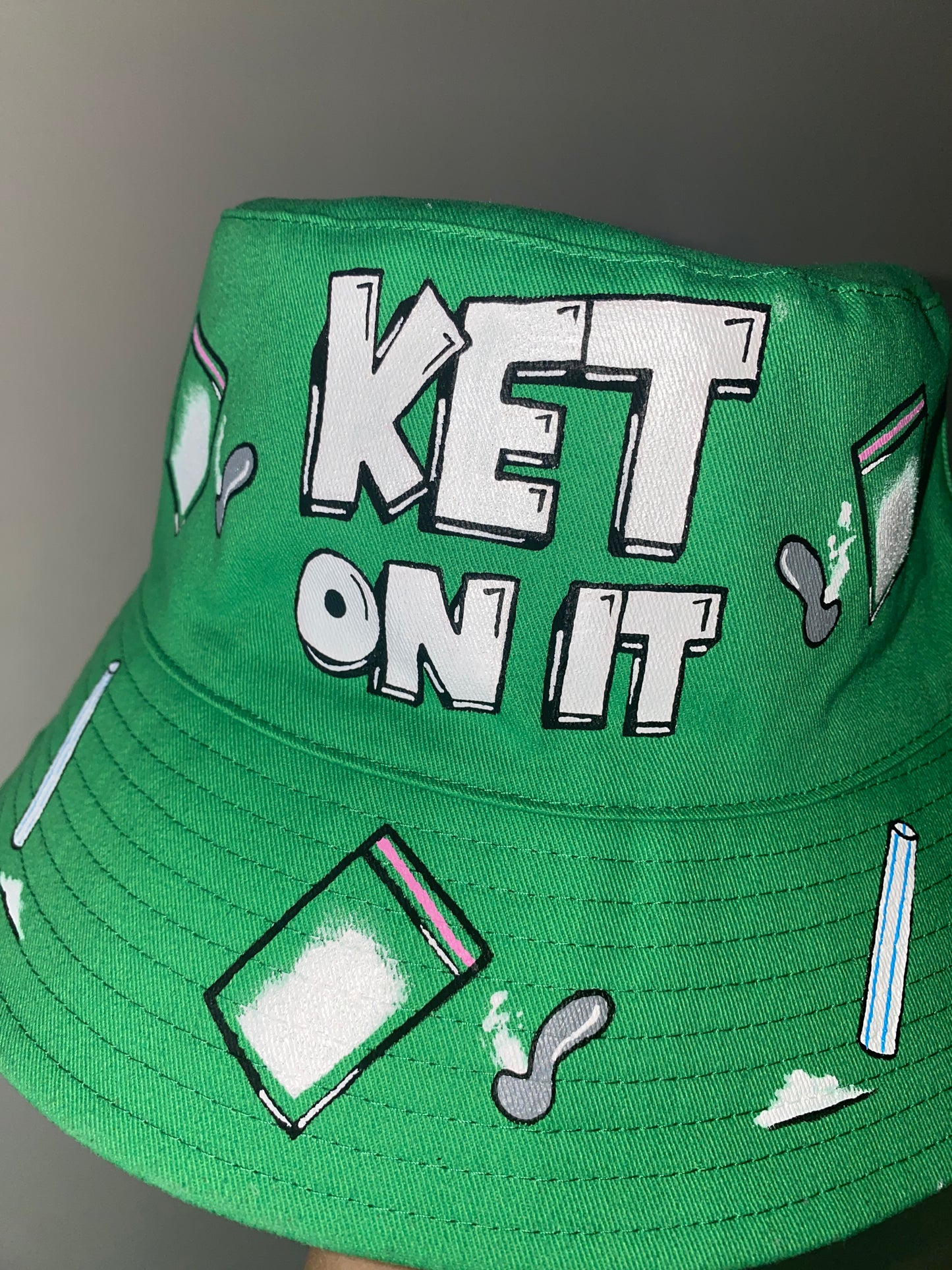 ‘zKETONIT’ bucket hat