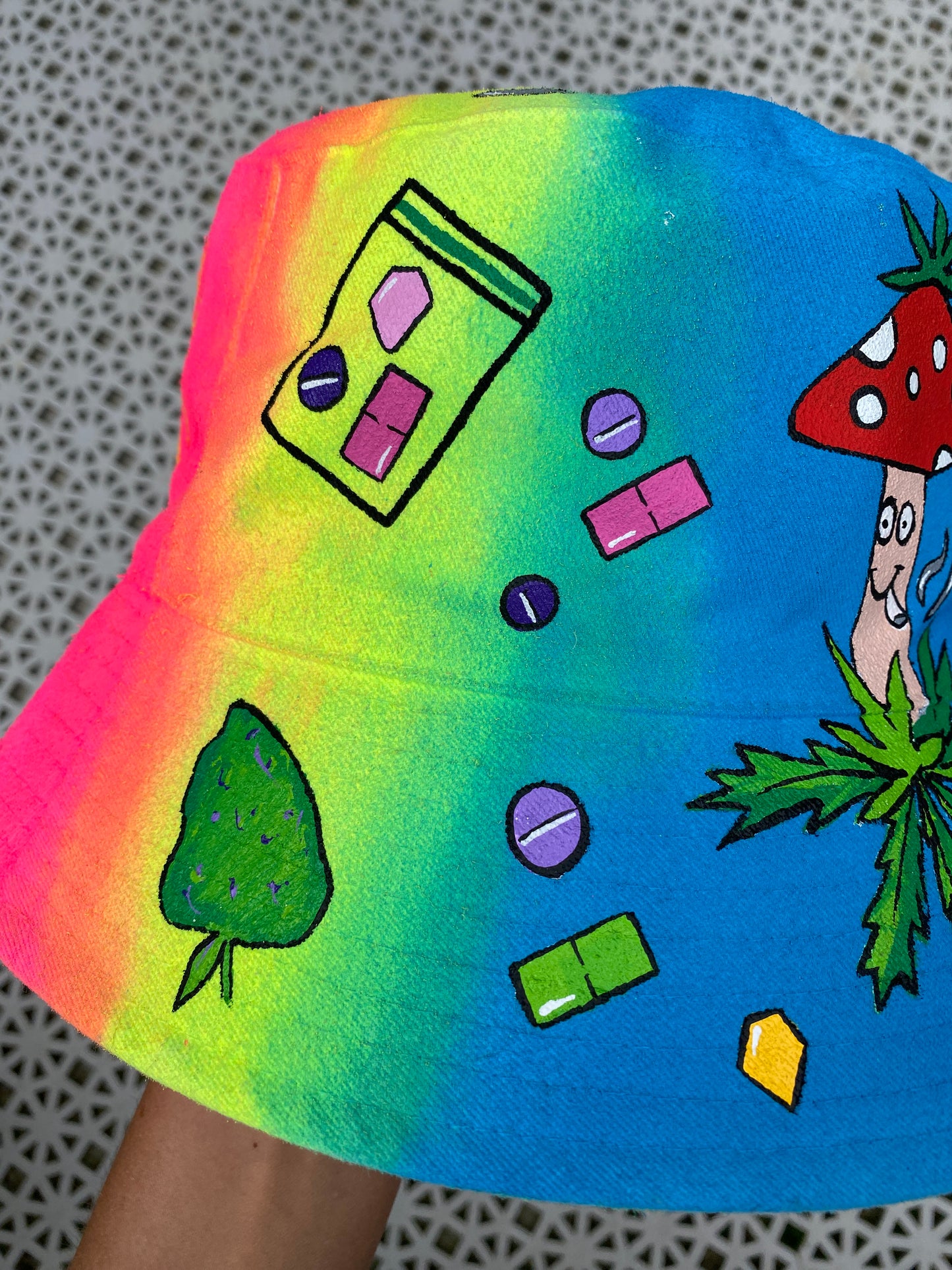 ‘zKETAM1NE’ bucket hat