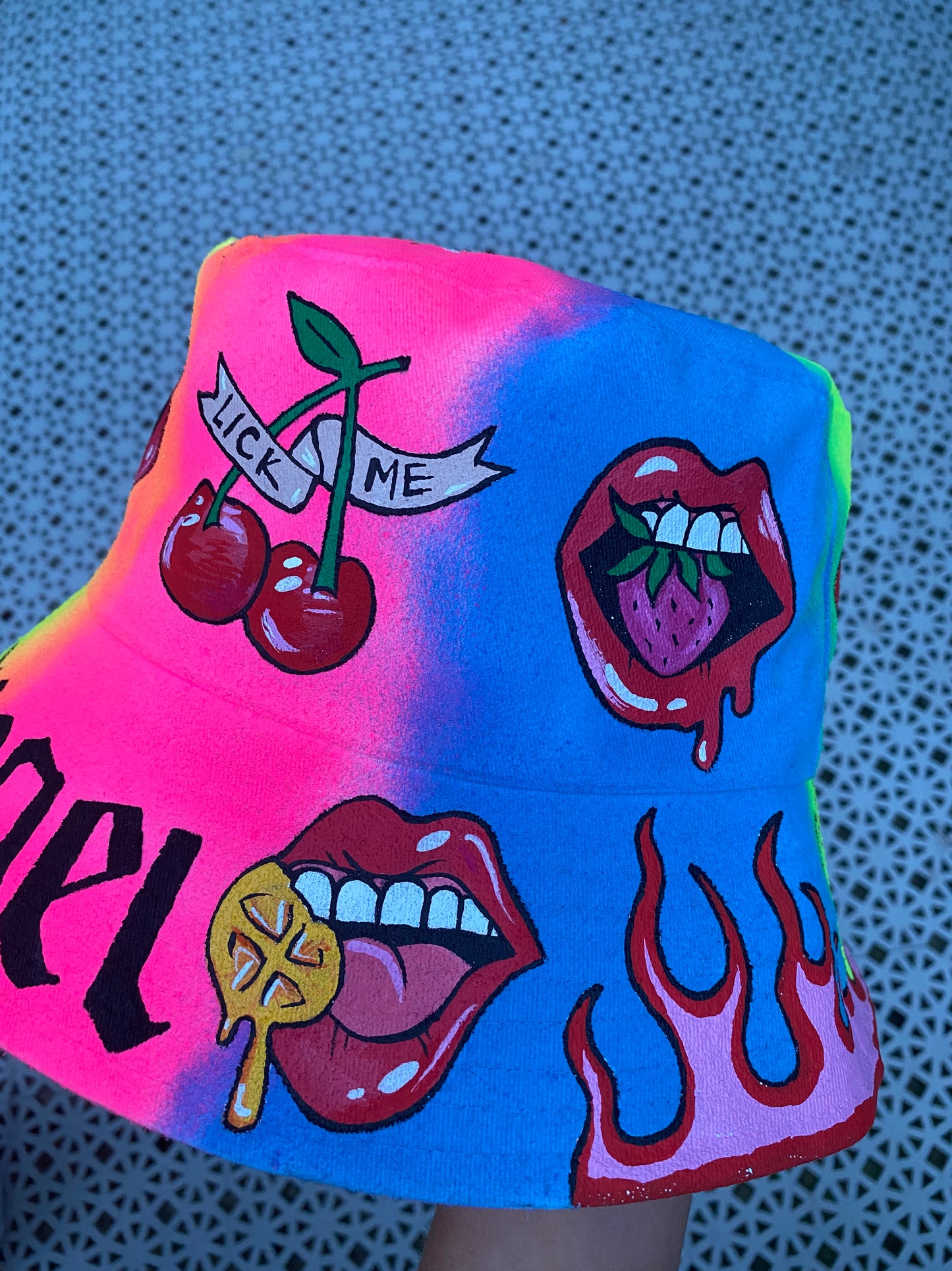 ‘zFCK ON THE FIRST DATE’ bucket hat