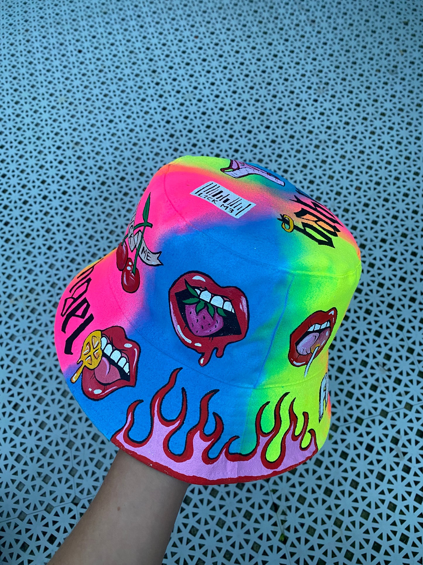 ‘zFCK ON THE FIRST DATE’ bucket hat