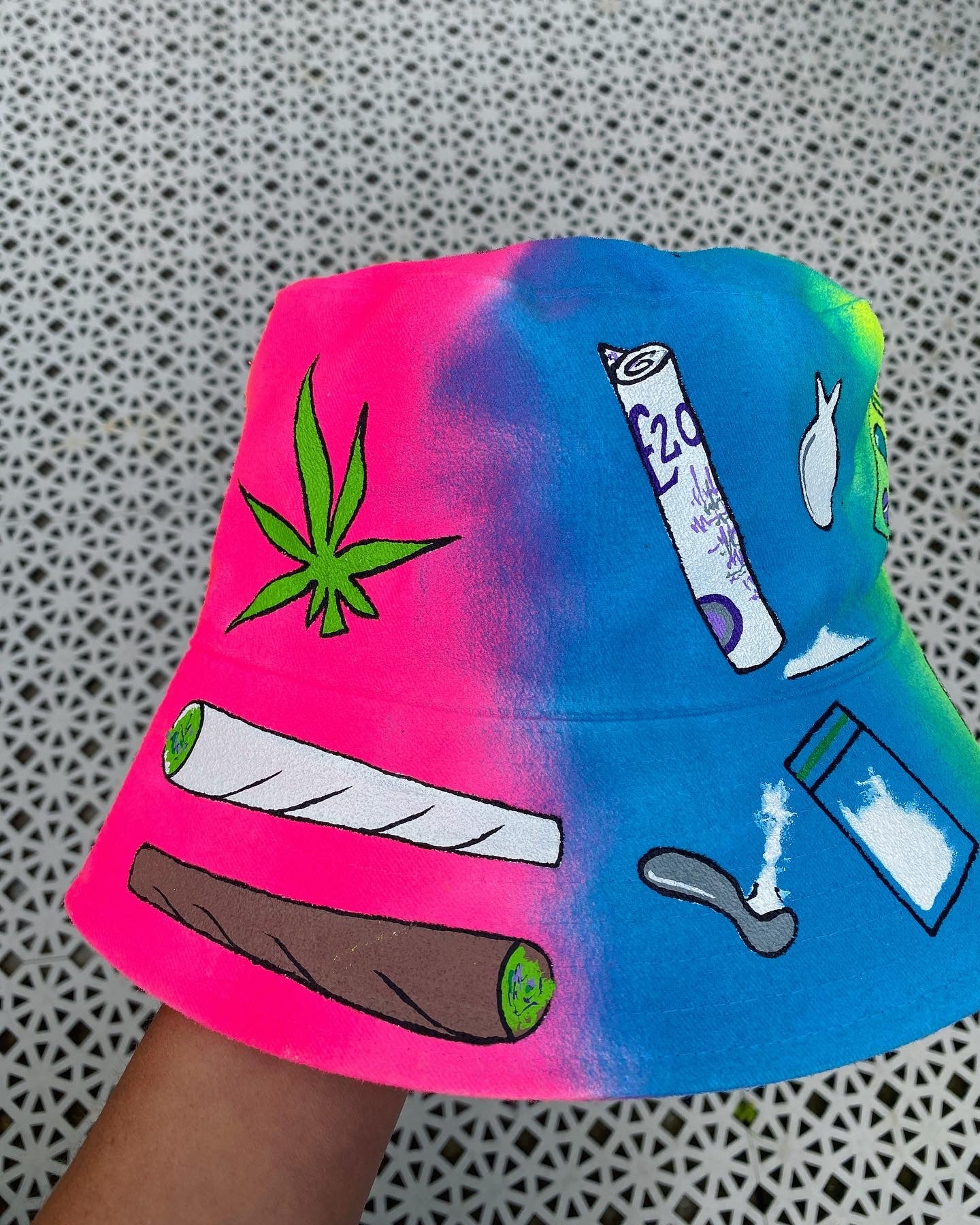 ‘zNEVER STOP THE RAVE’ bucket hat