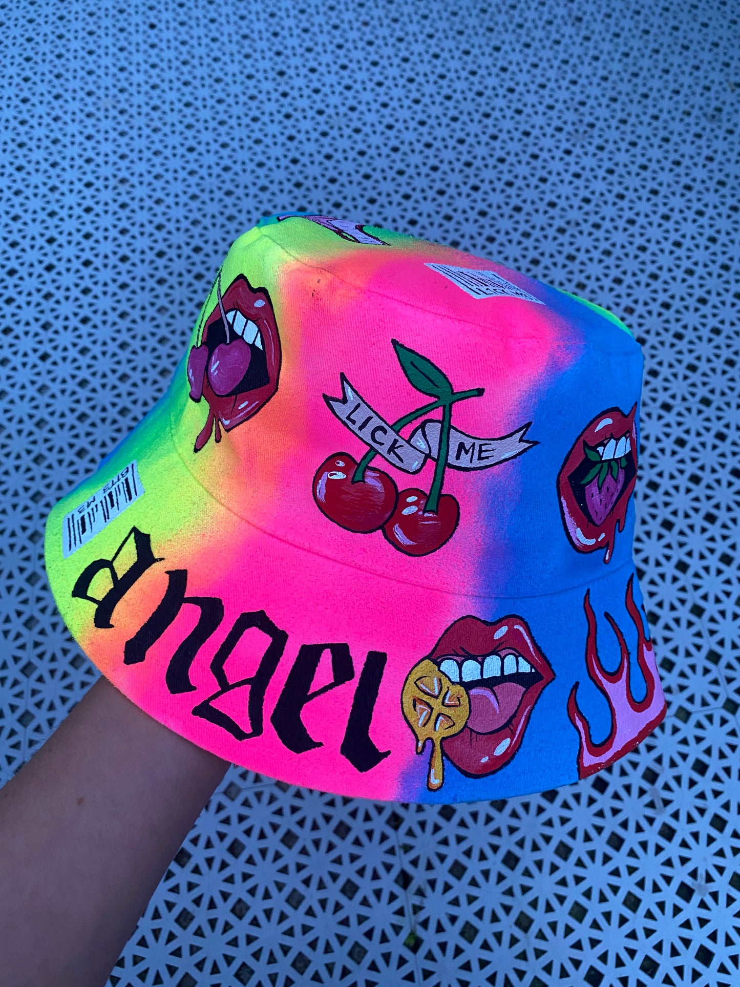‘zFCK ON THE FIRST DATE’ bucket hat