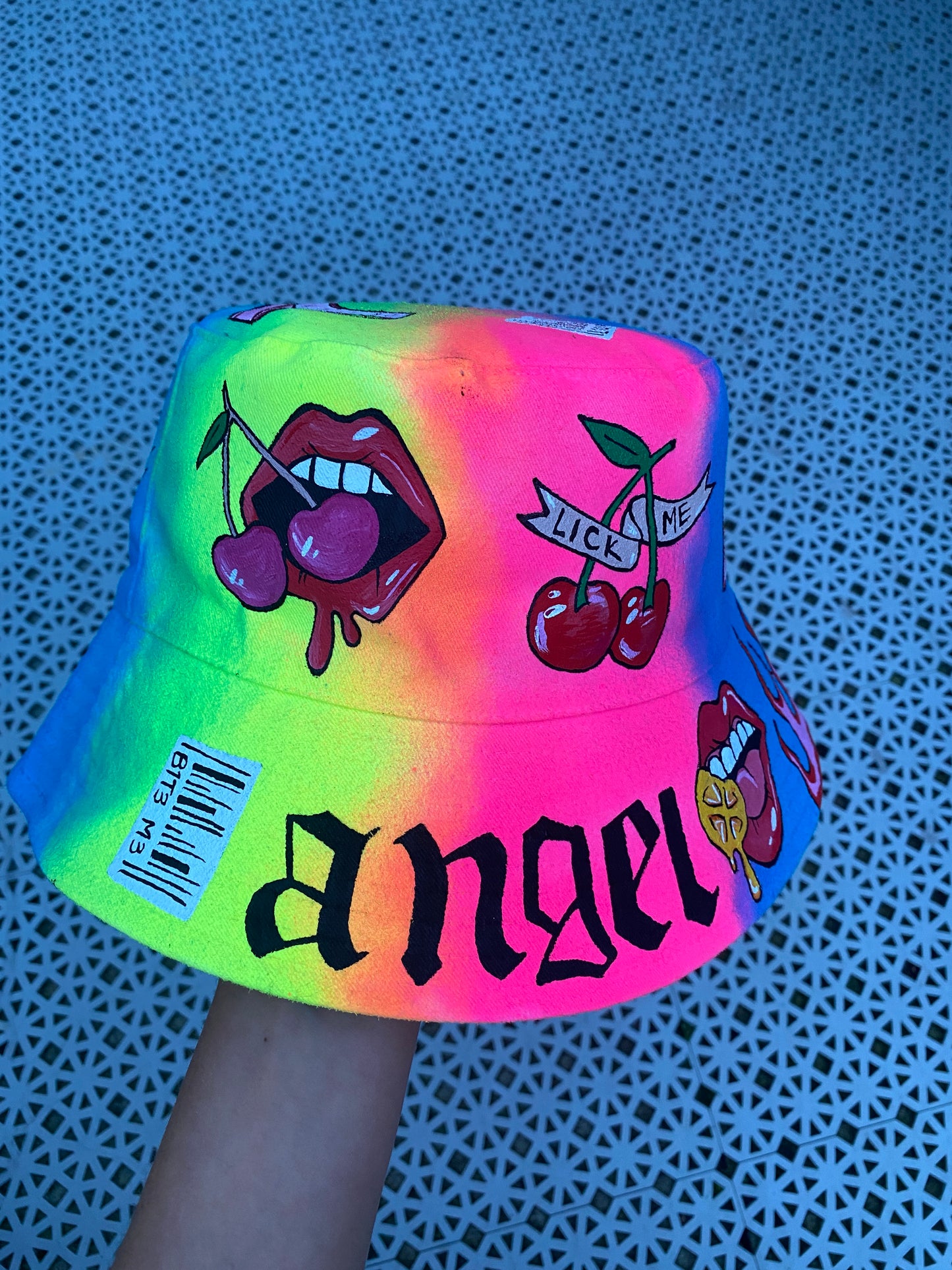 ‘zFCK ON THE FIRST DATE’ bucket hat