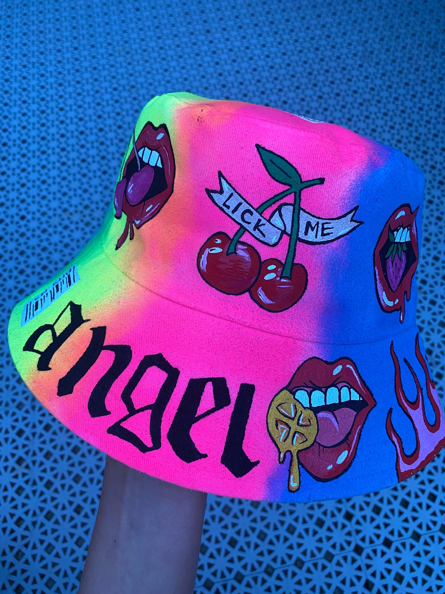 ‘zFCK ON THE FIRST DATE’ bucket hat