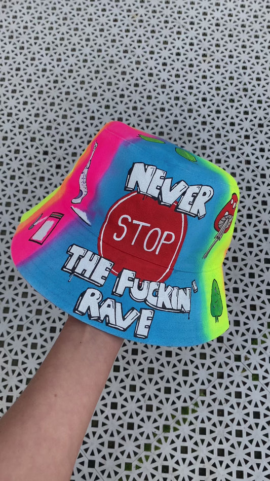 ‘zNEVER STOP THE RAVE’ bucket hat