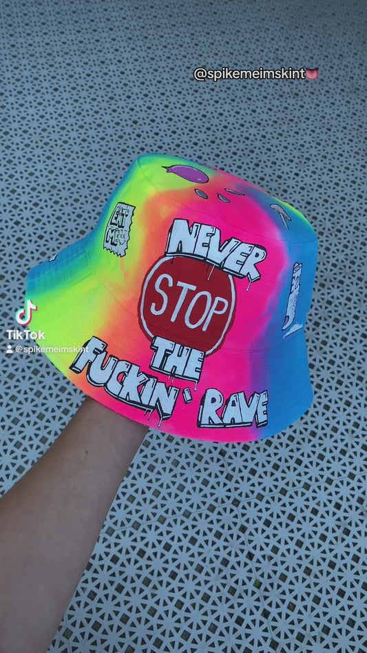 ‘zNEVER STOP THE RAVE’ bucket hat
