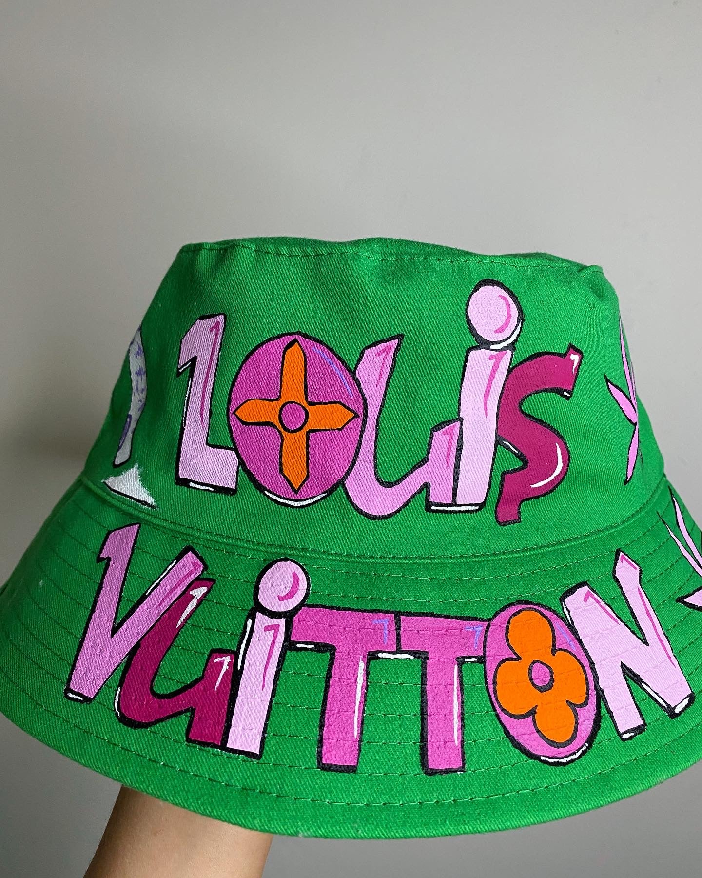 ‘zSHE LOVES MAGIC MORE’ bucket hat