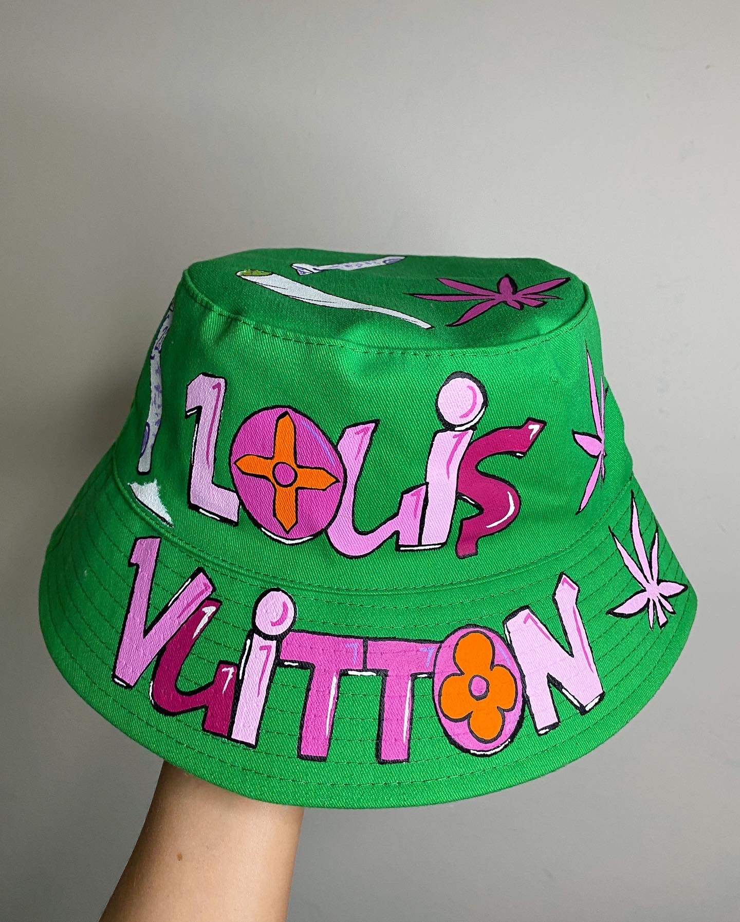 ‘zSHE LOVES MAGIC MORE’ bucket hat