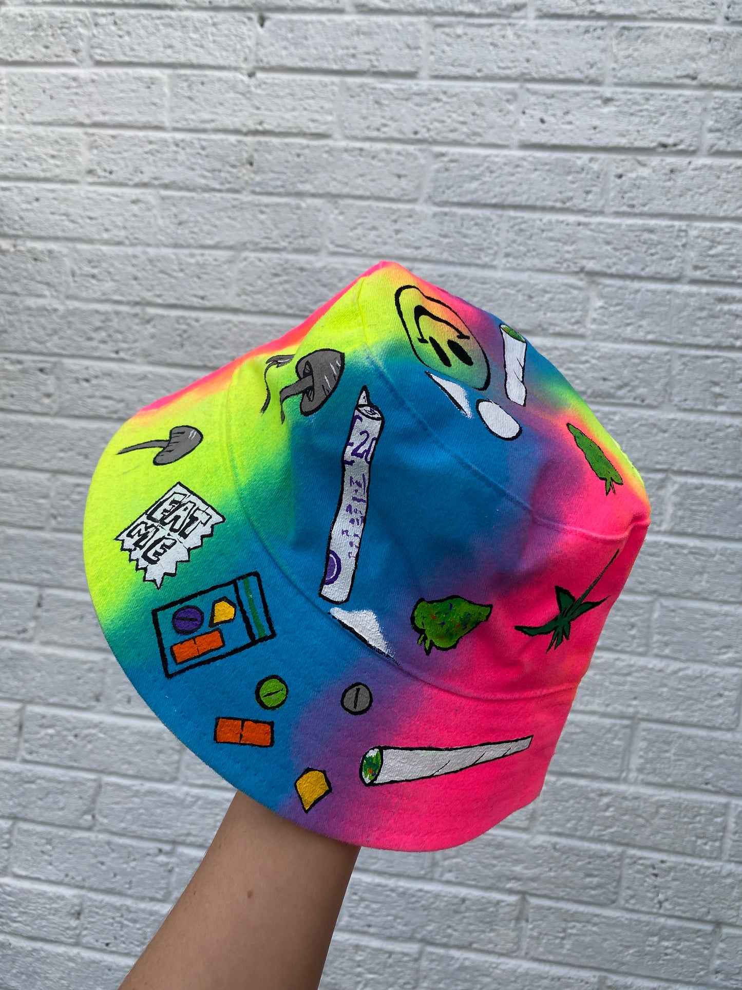 ‘zSHE LOVES MAGIC MORE’ bucket hat