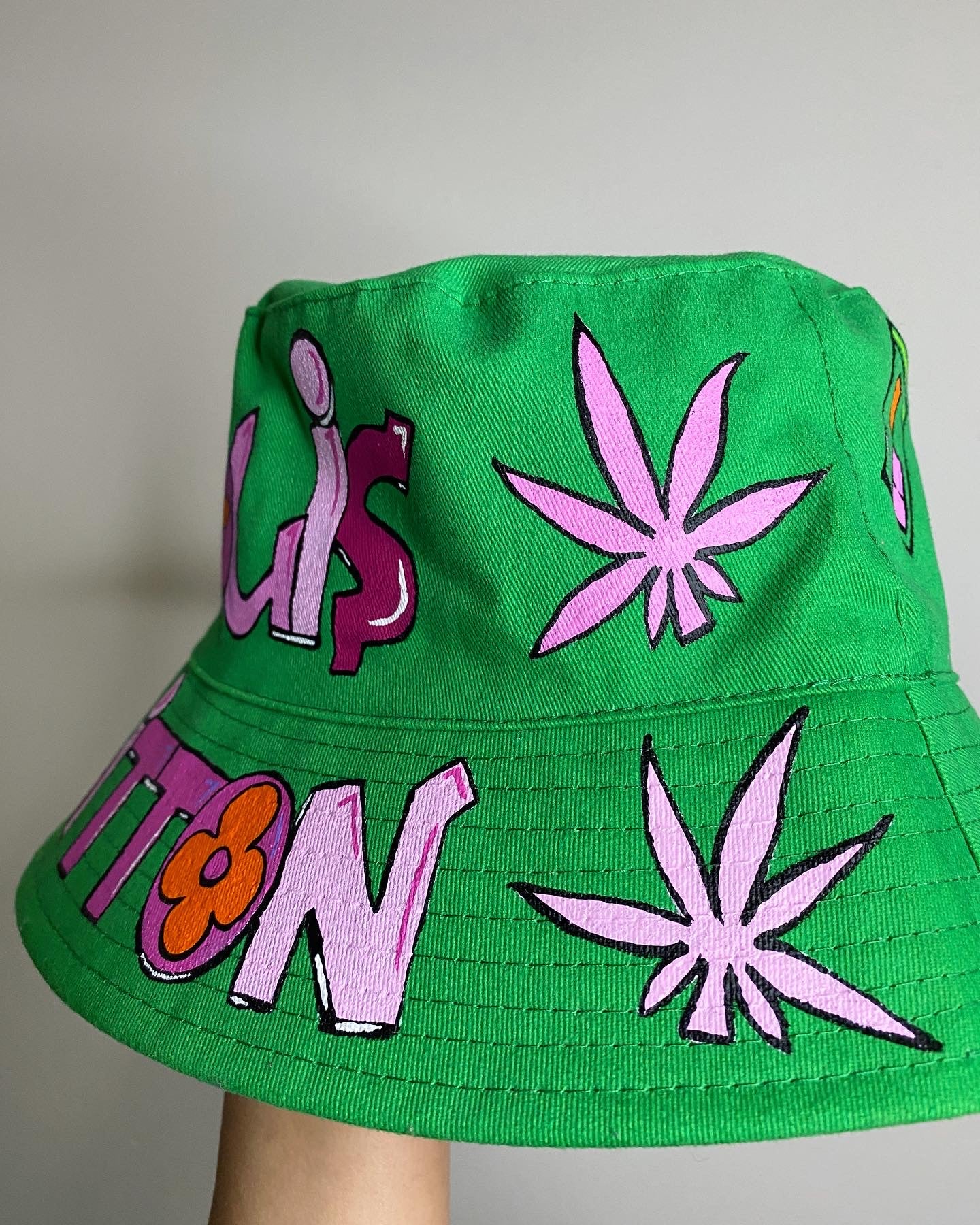 ‘zSHE LOVES MAGIC MORE’ bucket hat