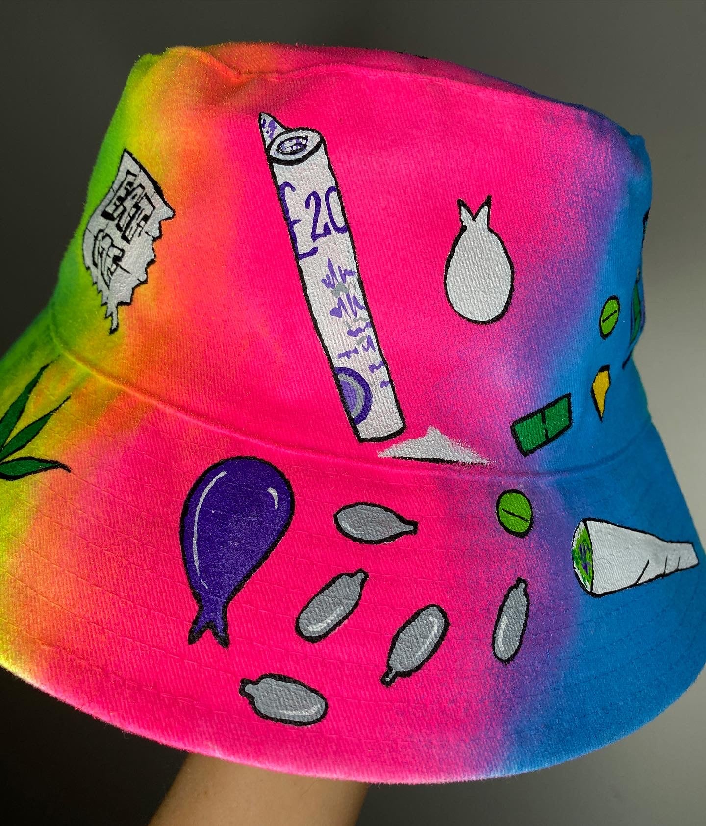 ‘zDONT FORGET TO GO HOME’ bucket hat