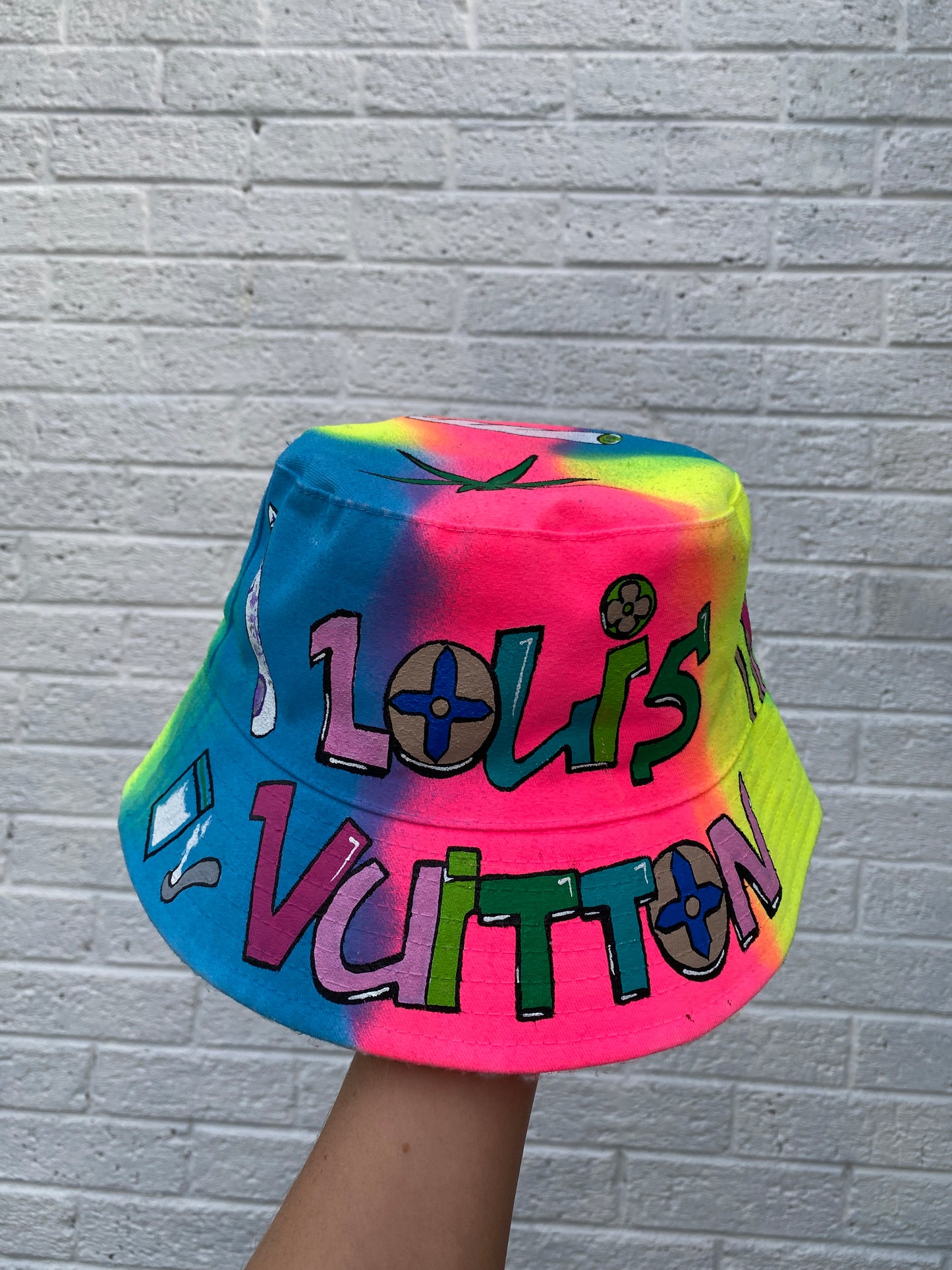 z’LOUISXC0KEWH*RE’ bucket hat
