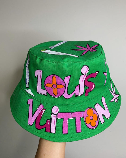 ‘zSHE LOVES MAGIC MORE’ bucket hat