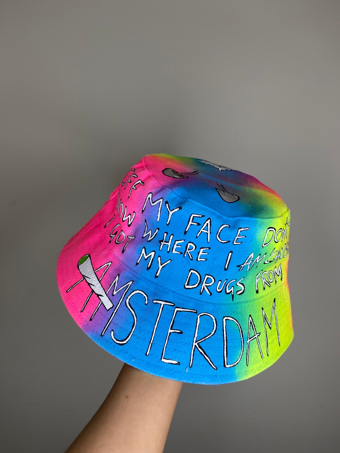 ‘zOFF MY FACE’ bucket hat