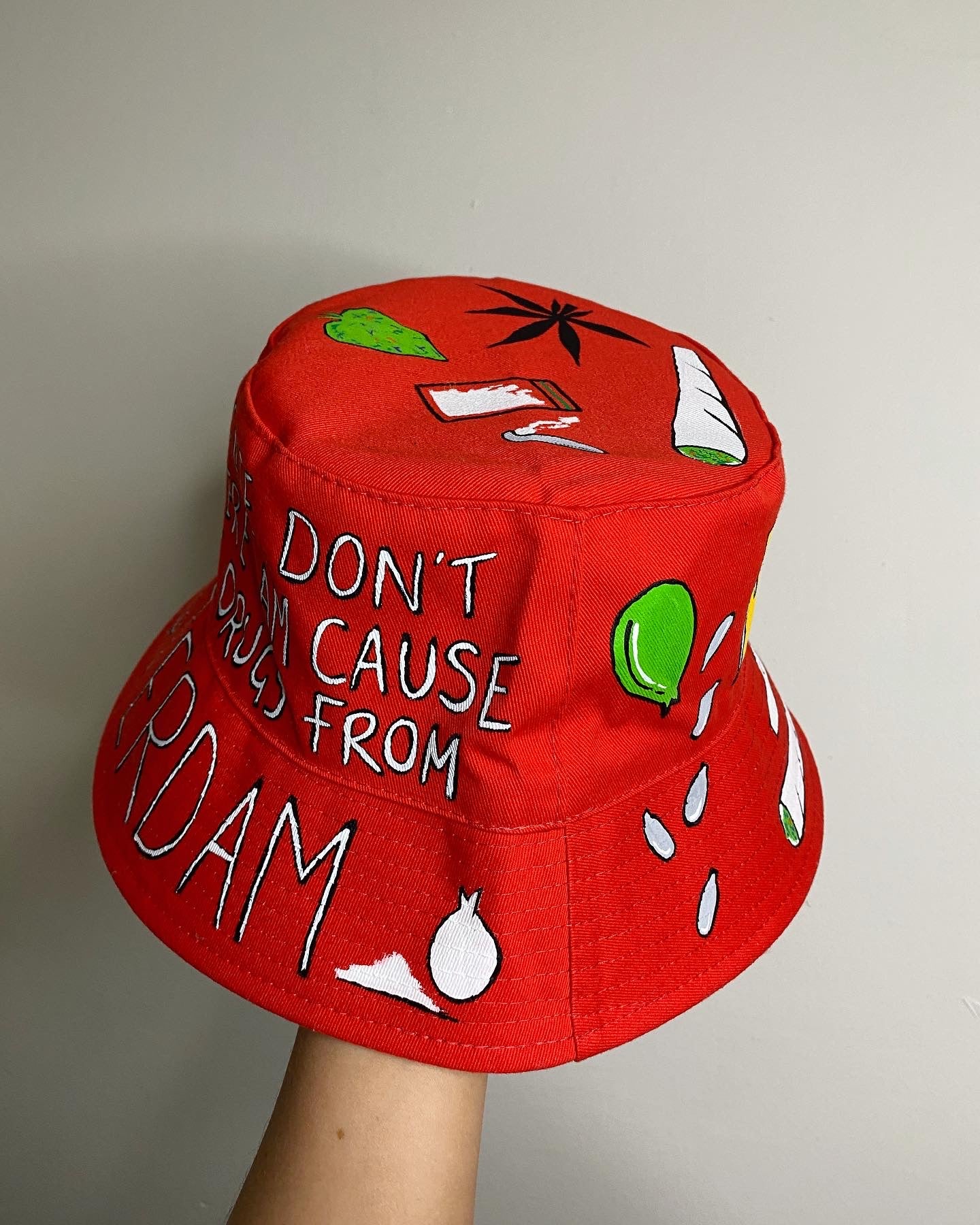 ‘zOFF MY FACE’ bucket hat