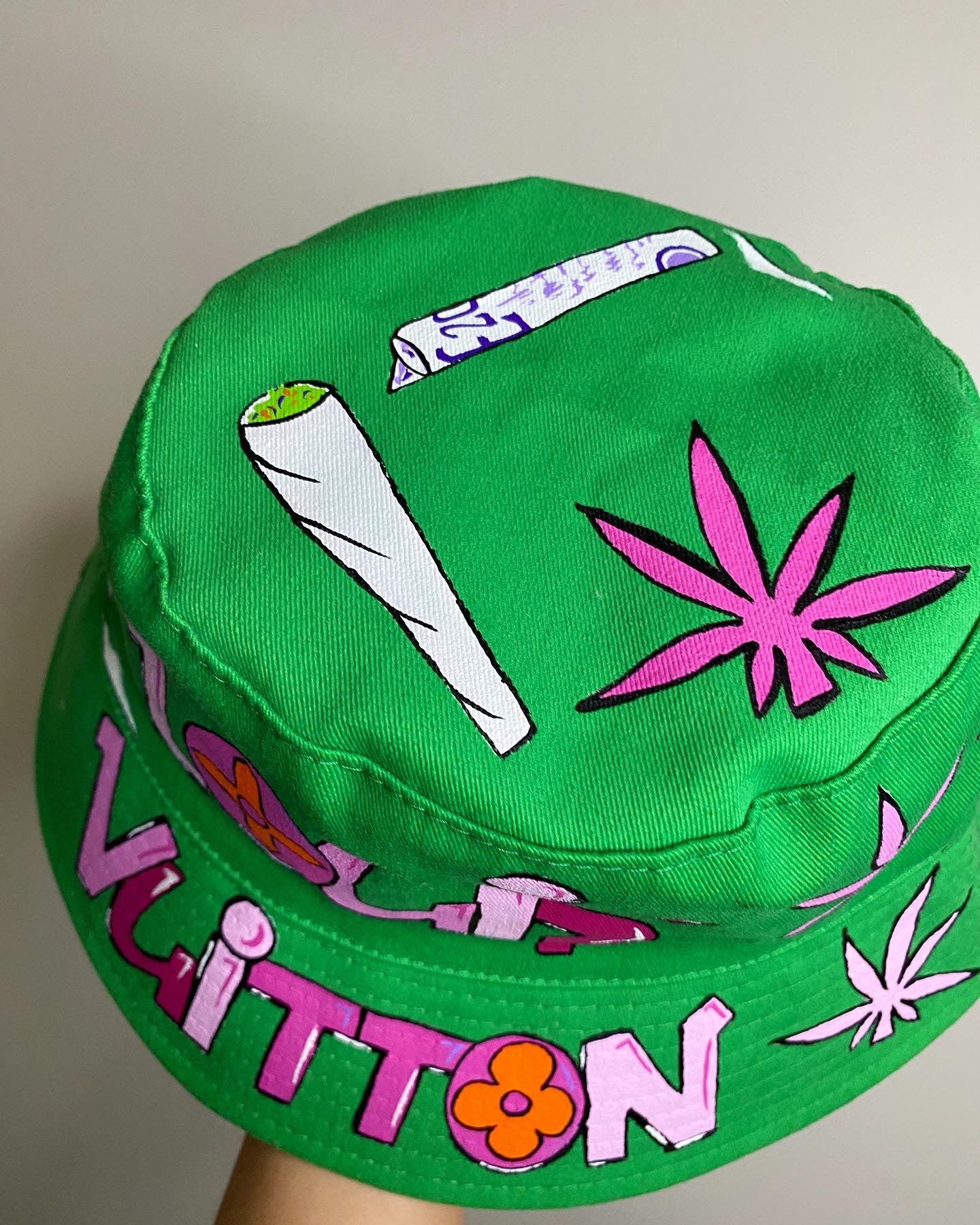 ‘zSHE LOVES MAGIC MORE’ bucket hat