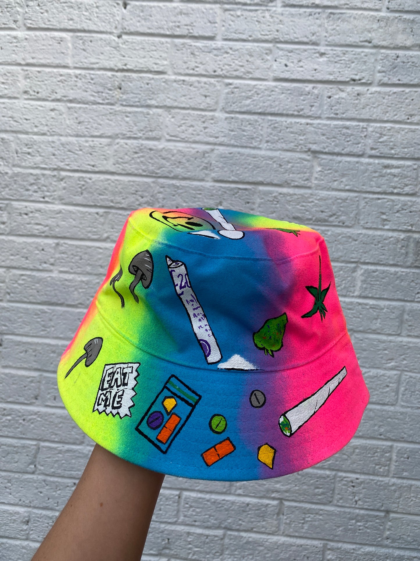 ‘zSHE LOVES MAGIC MORE’ bucket hat