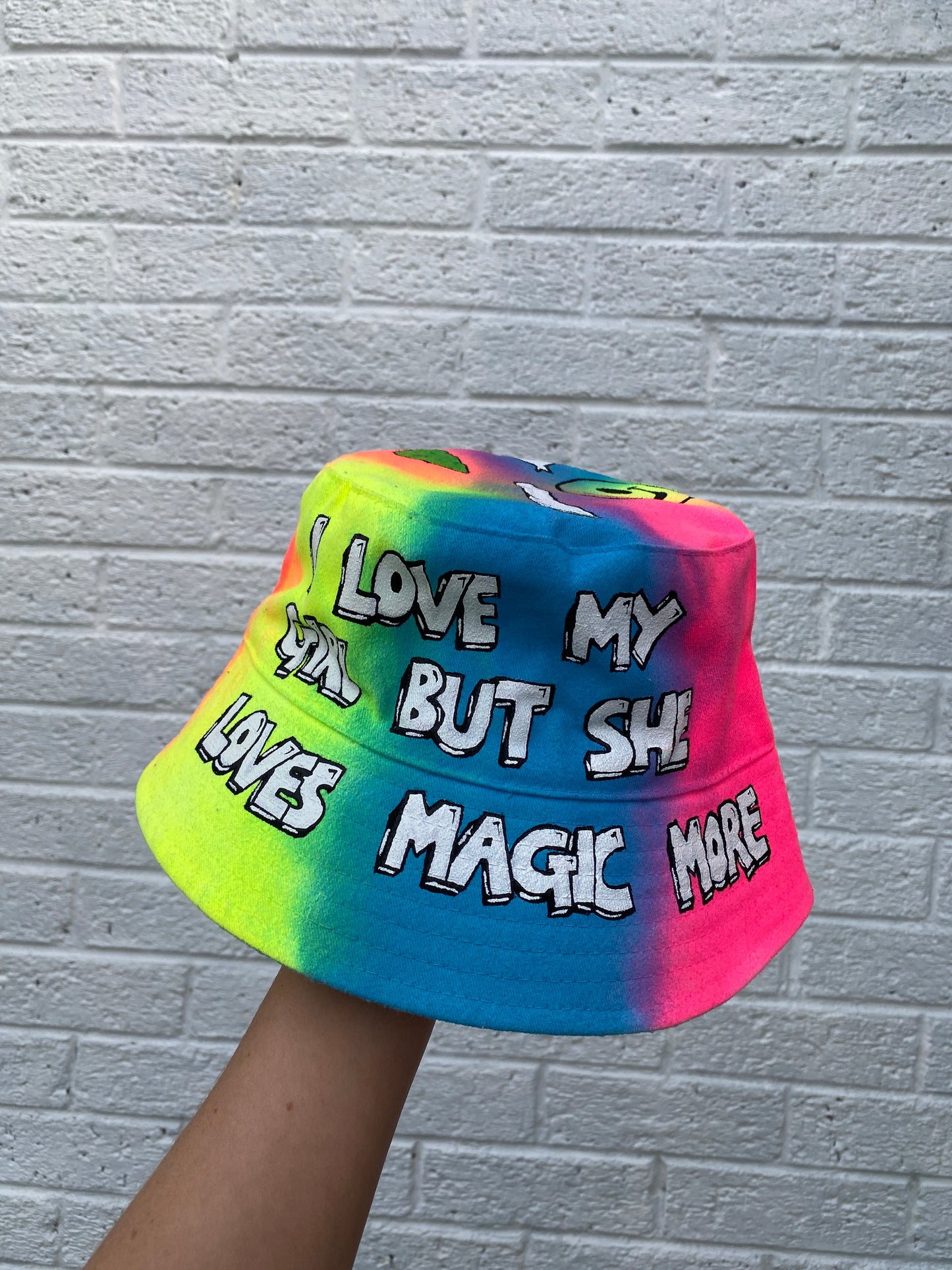 ‘zSHE LOVES MAGIC MORE’ bucket hat