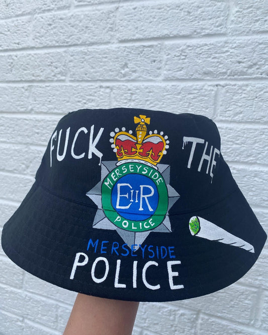 ‘zF THE PIGS’ bucket hat