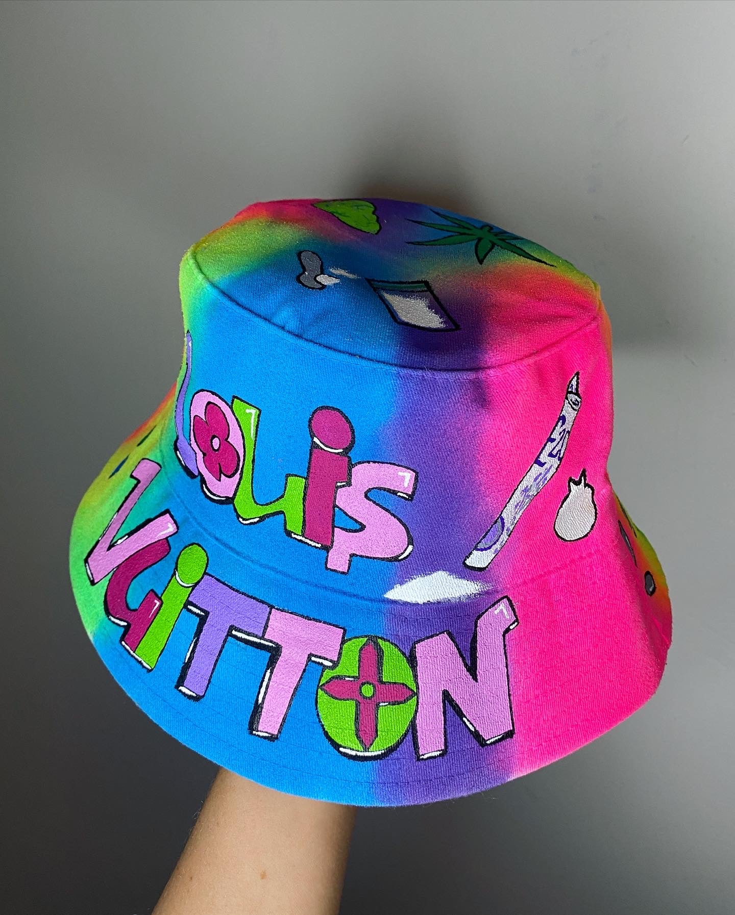 ‘zMD*MA GOT ME FEELING’ bucket hat