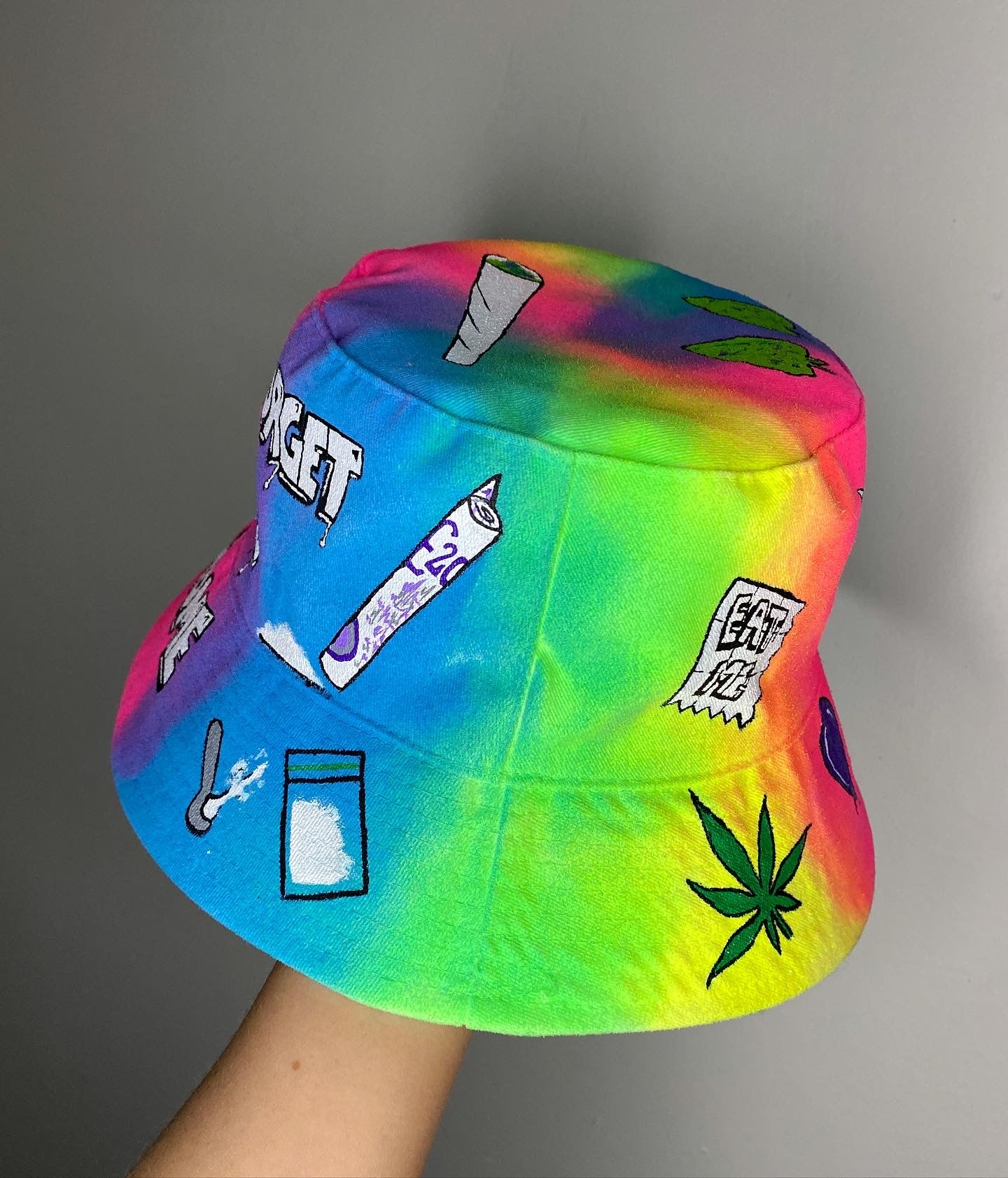 ‘zDONT FORGET TO GO HOME’ bucket hat