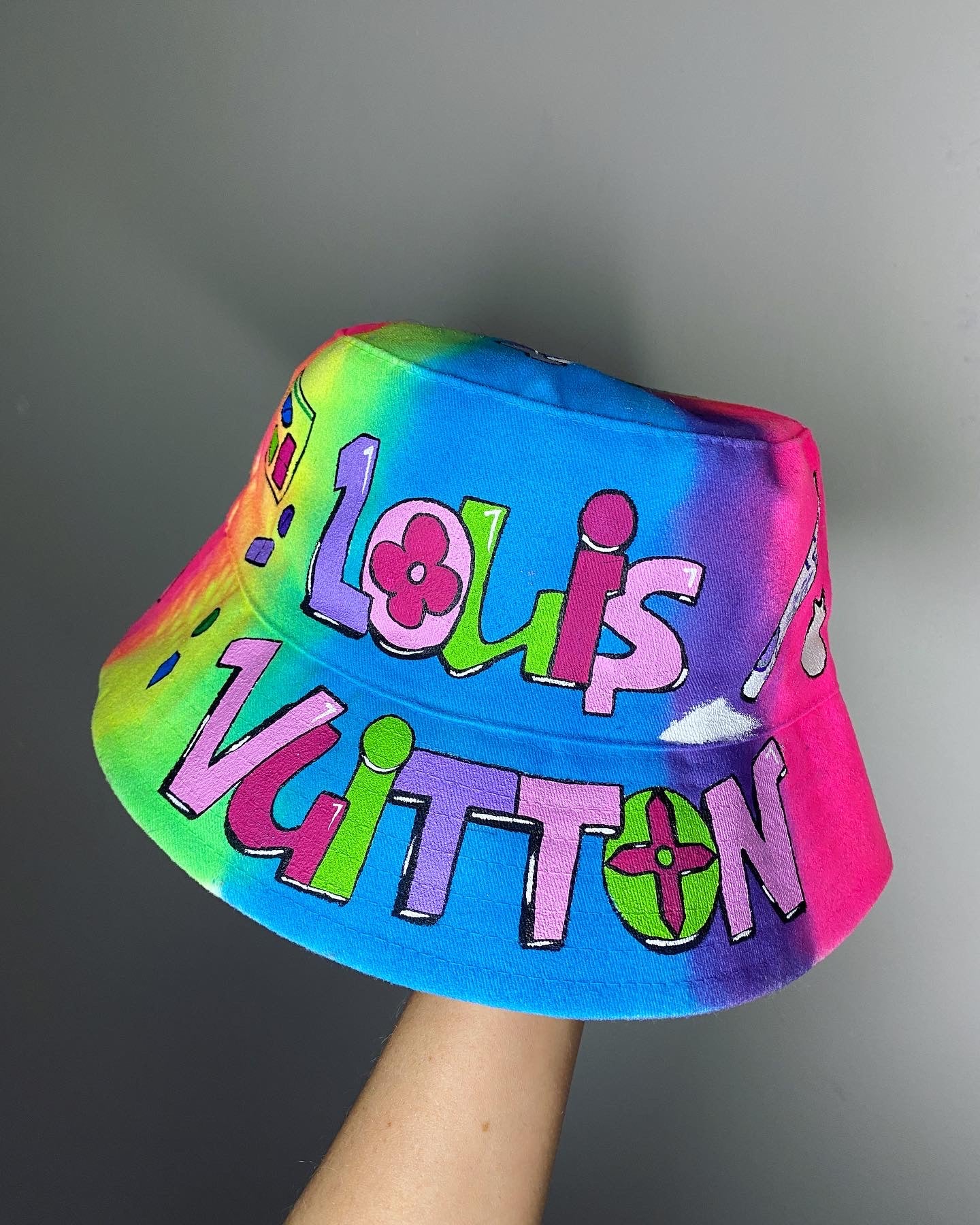 ‘zMD*MA GOT ME FEELING’ bucket hat