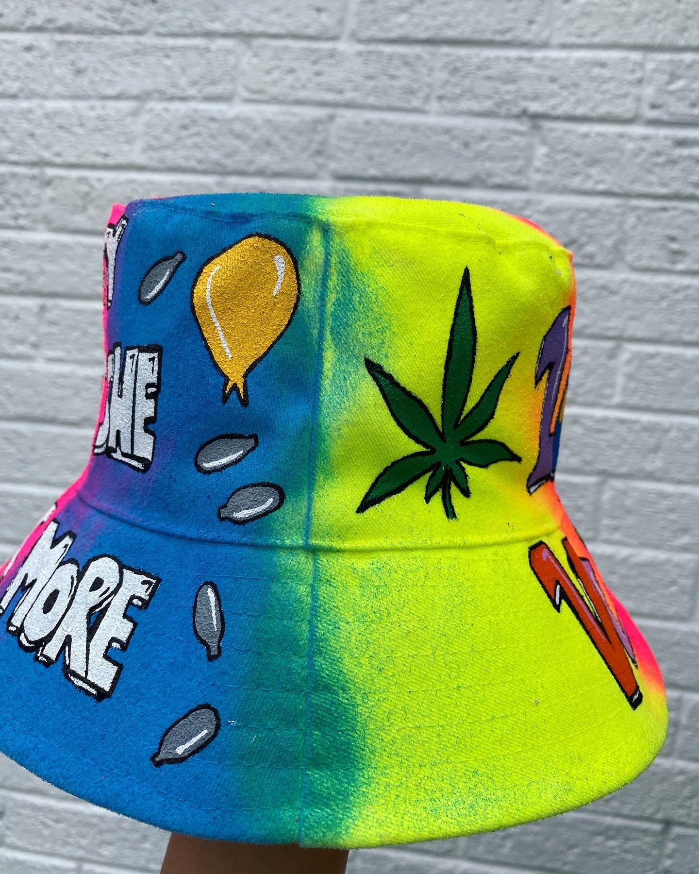 ‘zLOUISXC0KEWH*RE’ bucket hat