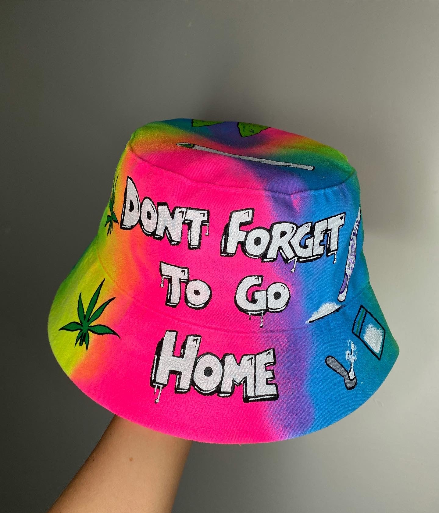 ‘zDONT FORGET TO GO HOME’ bucket hat