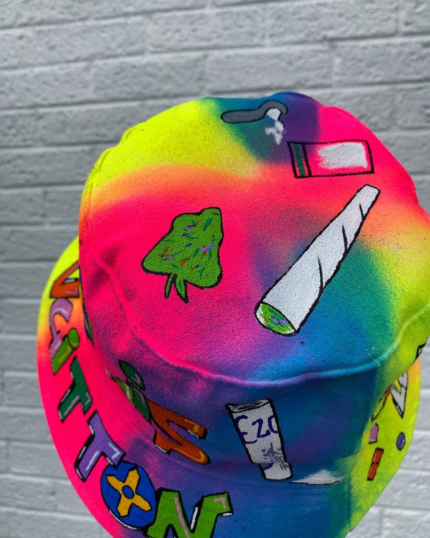 ‘zLOUISXC0KEWH*RE’ bucket hat