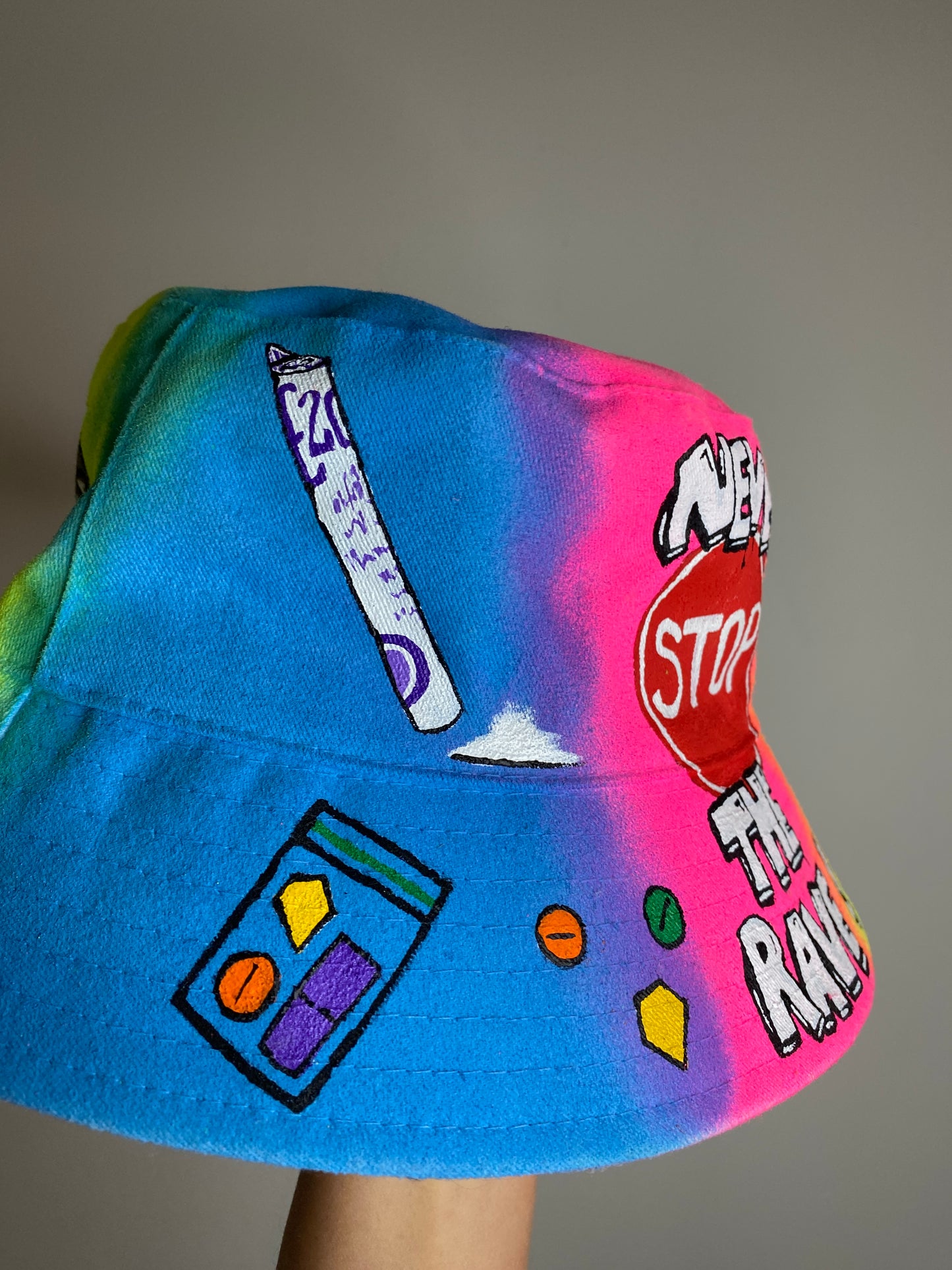‘zNEVER STOP THE F*CKIN RAVE’ bucket hat
