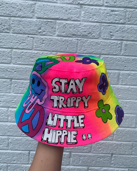 ‘zSTAY TRIPPY’ bucket hat