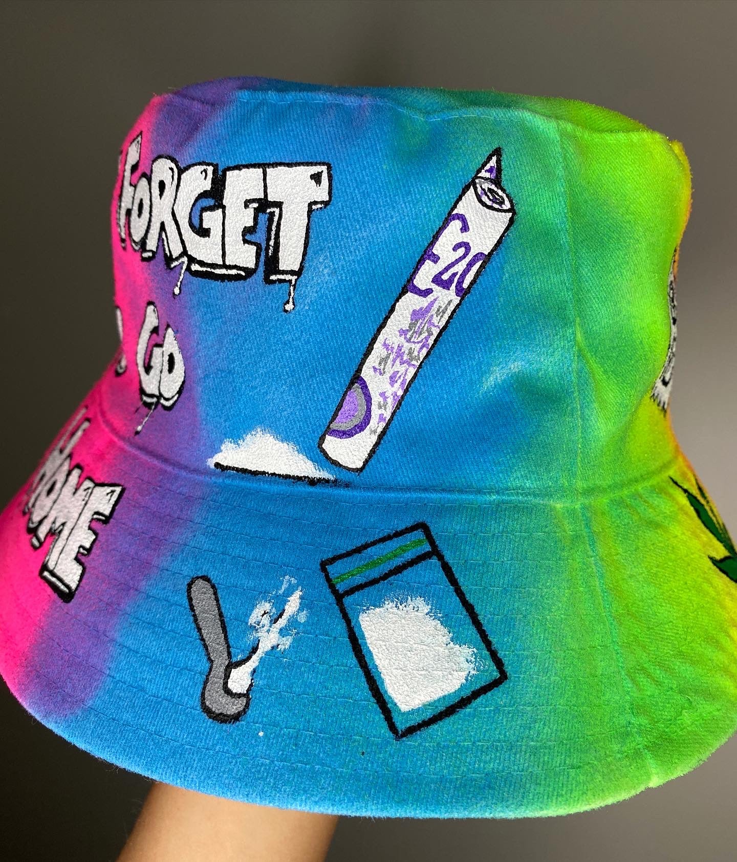 ‘zDONT FORGET TO GO HOME’ bucket hat