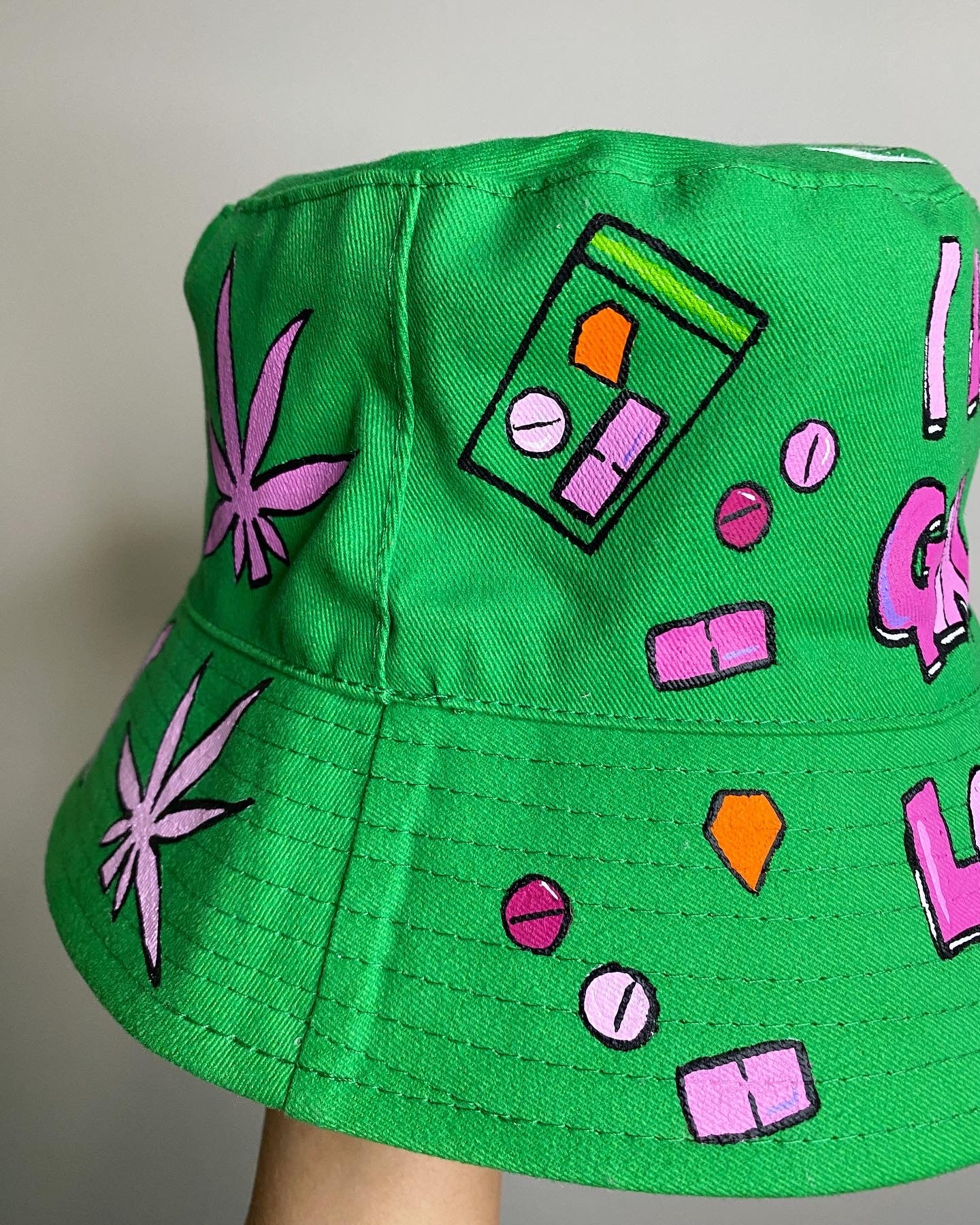 ‘zSHE LOVES MAGIC MORE’ bucket hat