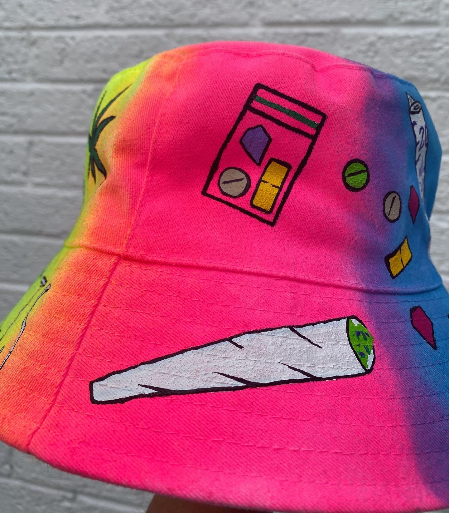 ‘zGET A LIFE’ bucket hat