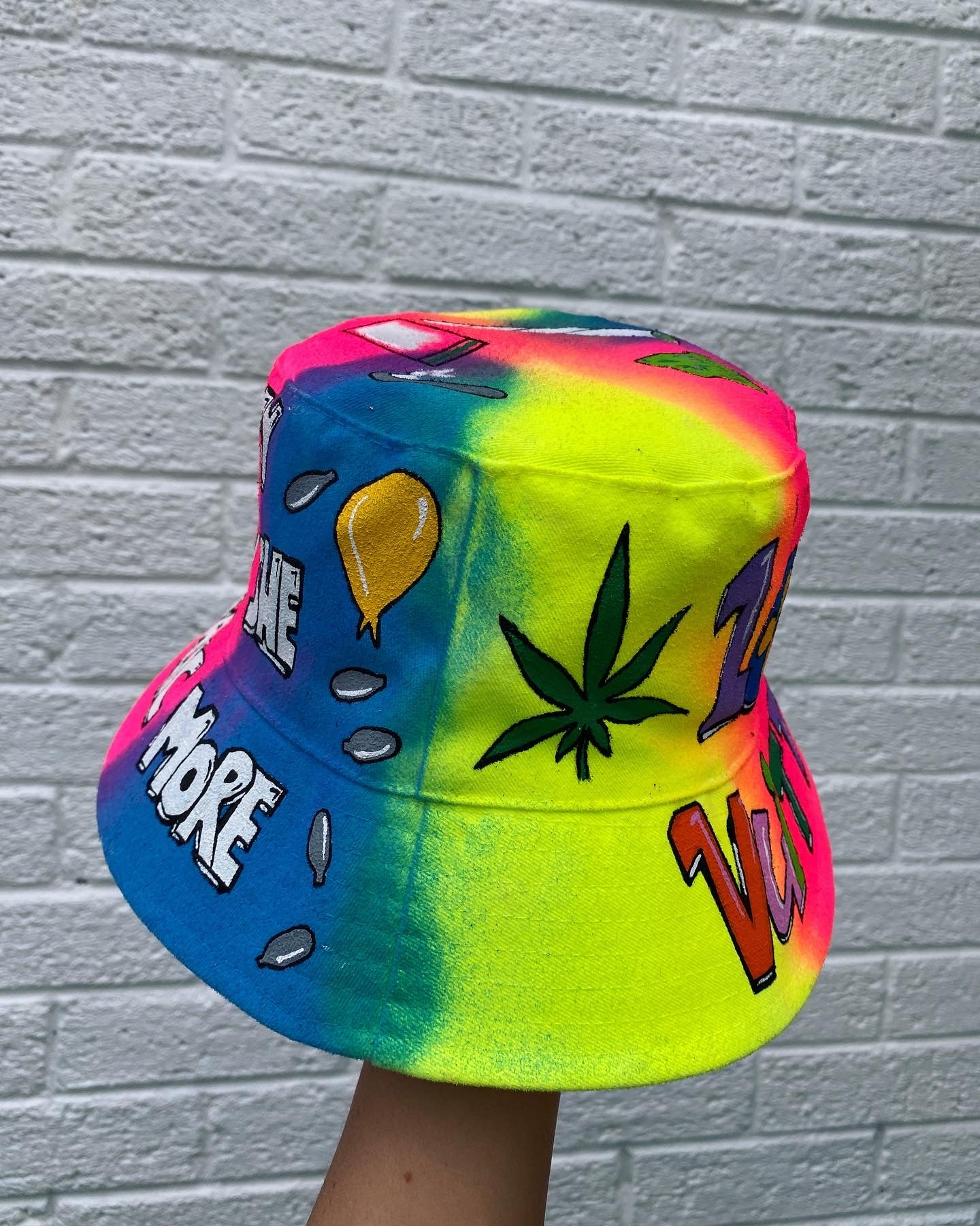 ‘zLOUISXC0KEWH*RE’ bucket hat