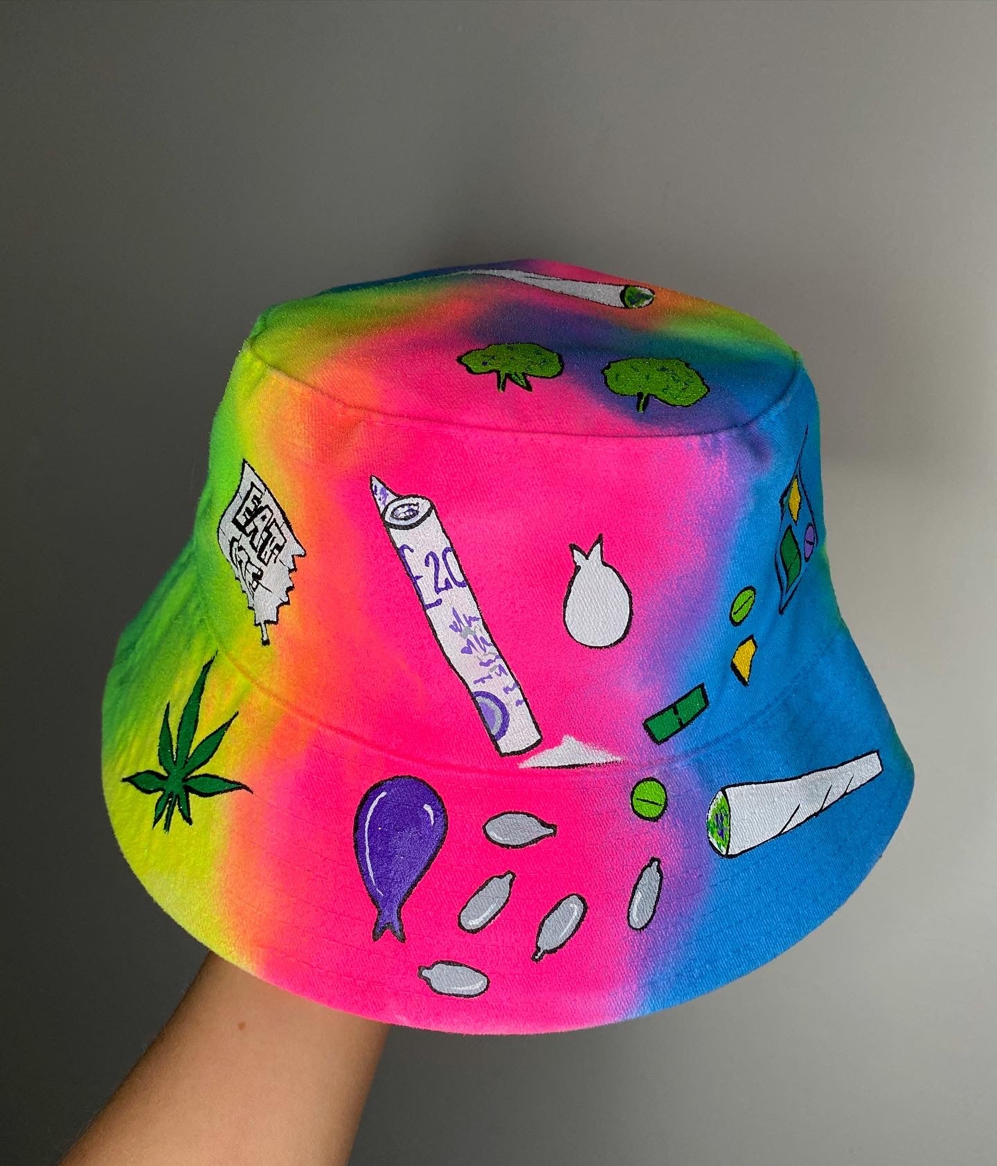 ‘zDONT FORGET TO GO HOME’ bucket hat