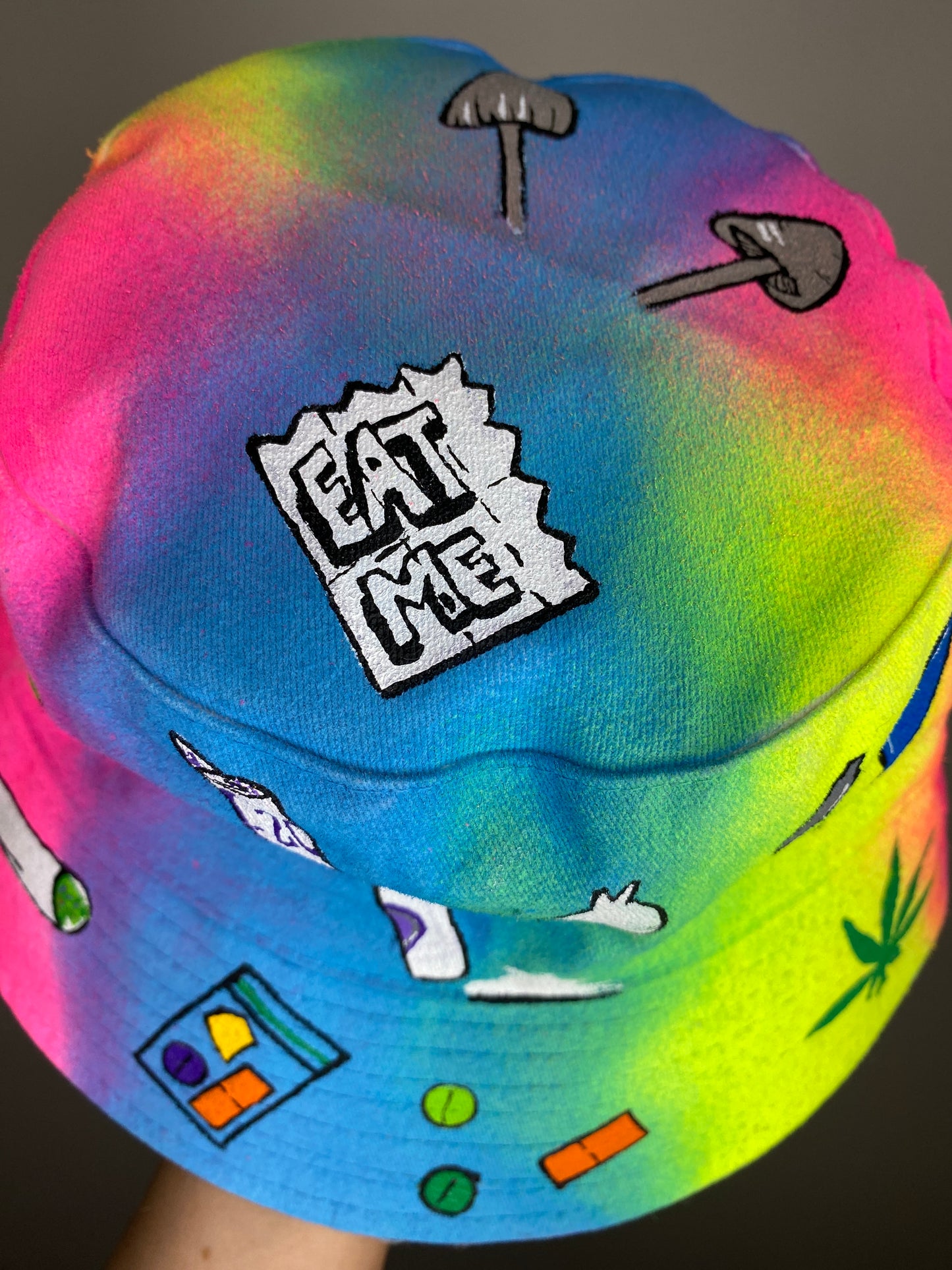 ‘zOFF MY FACE’ bucket hat