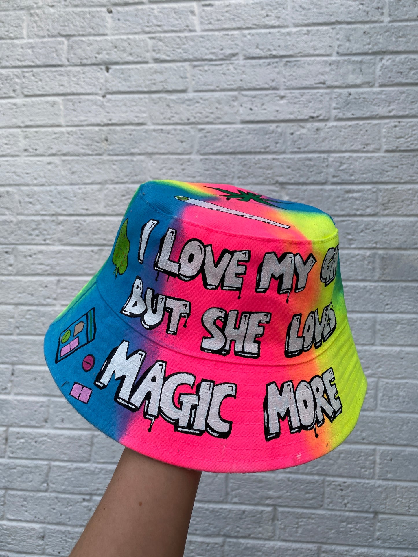 z’LOUISXC0KEWH*RE’ bucket hat