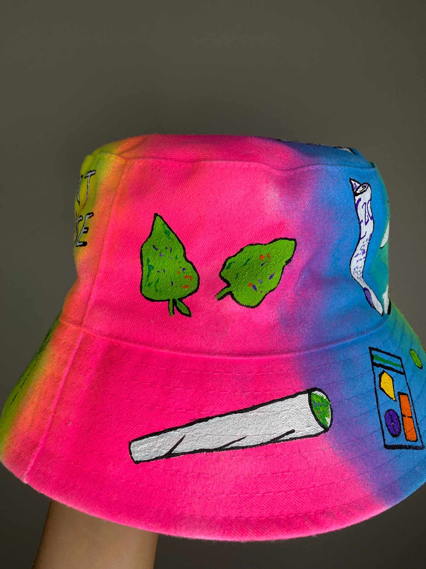 ‘zOFF MY FACE’ bucket hat