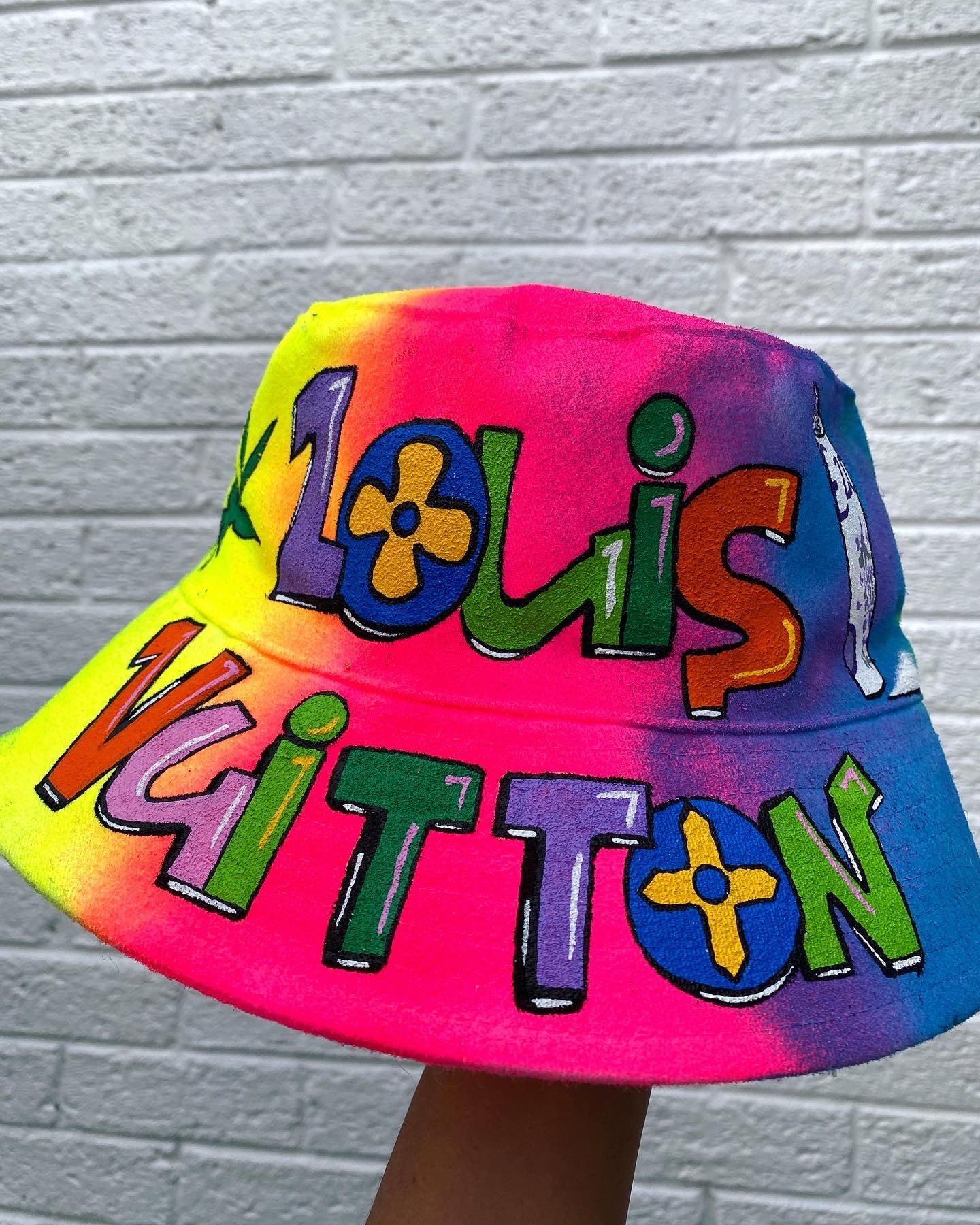 ‘zLOUISXC0KEWH*RE’ bucket hat