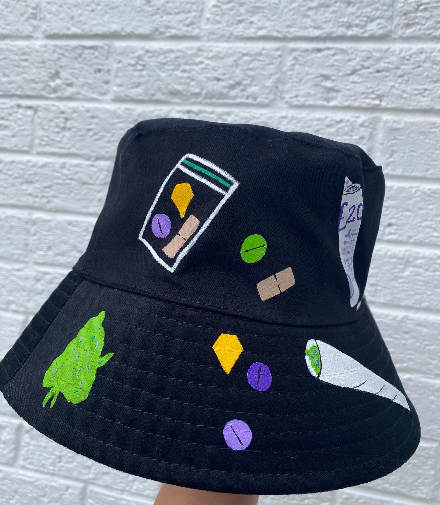 ‘zF THE PIGS’ bucket hat